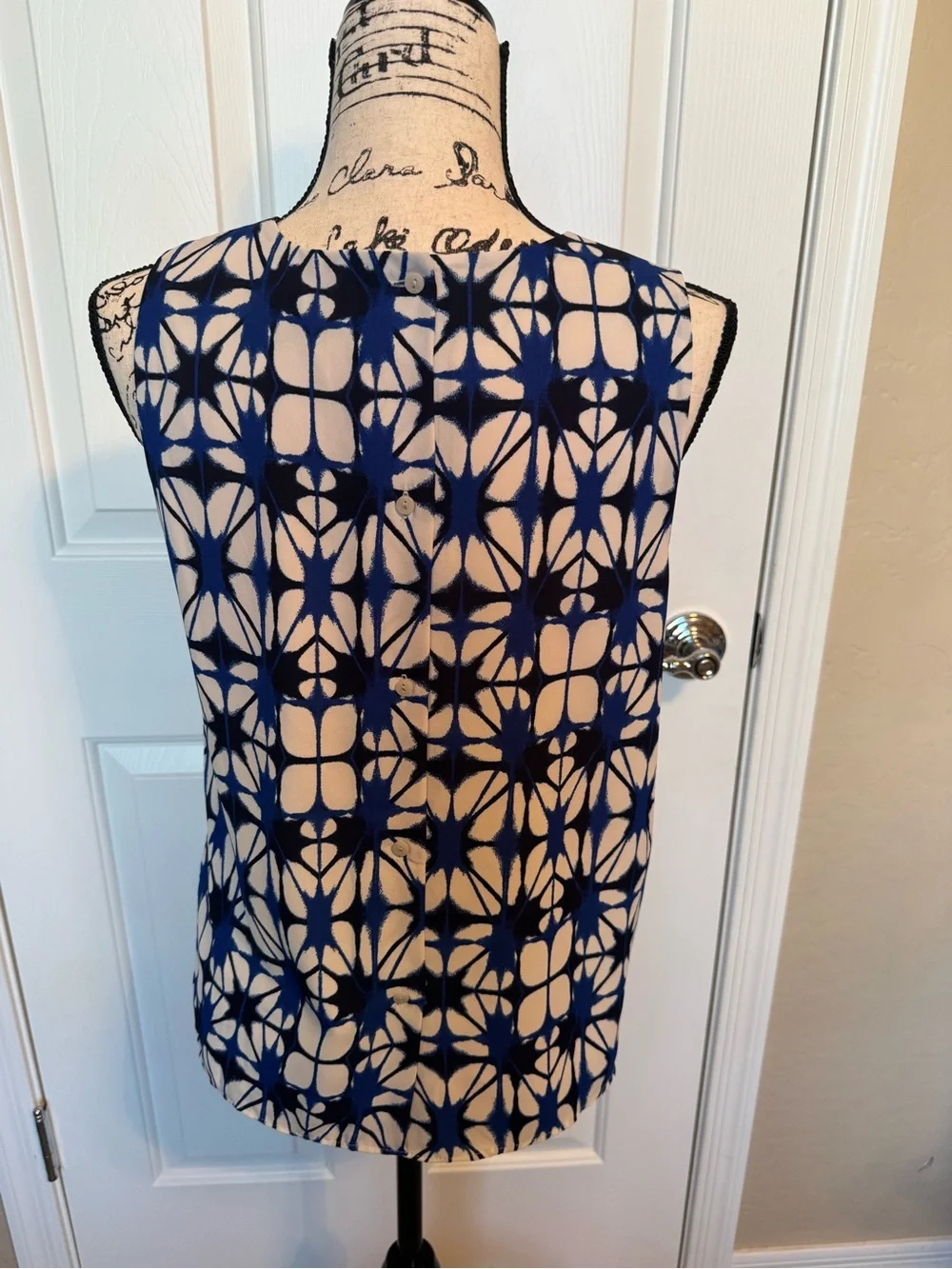 Banana Republic Women’s Blue & White Geometric Print Sleeveless Blouse Small